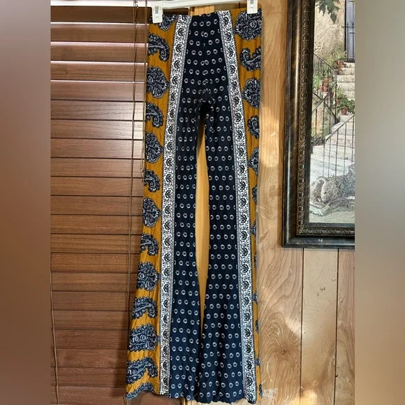 S Novella Royale Janis Bell Bottoms in Navy Daisy - Picture 4 of 10